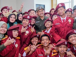 Gus Ipul Minta Wali Sekolah Rakyat Dampingi Siswa dengan Hati