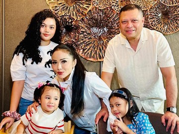 Indahnya Kebersamaan! Kris Dayanti dan Raul Lemos Ngumpul Bareng Anak-Cucu