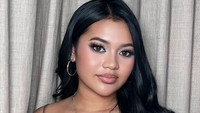Potret Lova Putri Erin di Pernikahan Andre Taulany & Amanda Rigby