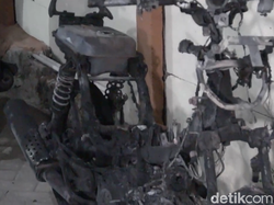 Mahasiswa UNM Bakar Motor Senior gegara Diperlakukan Tak Pantas