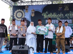 Kapolda Riau Hadiri Tabligh Akbar Bareng UAS di Rohil, Bawa Pesan Jaga Alam