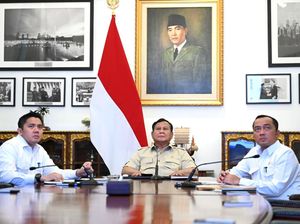Ada Peraturan Daerah Izinkan Bakar Lahan, Prabowo: Nonsense!