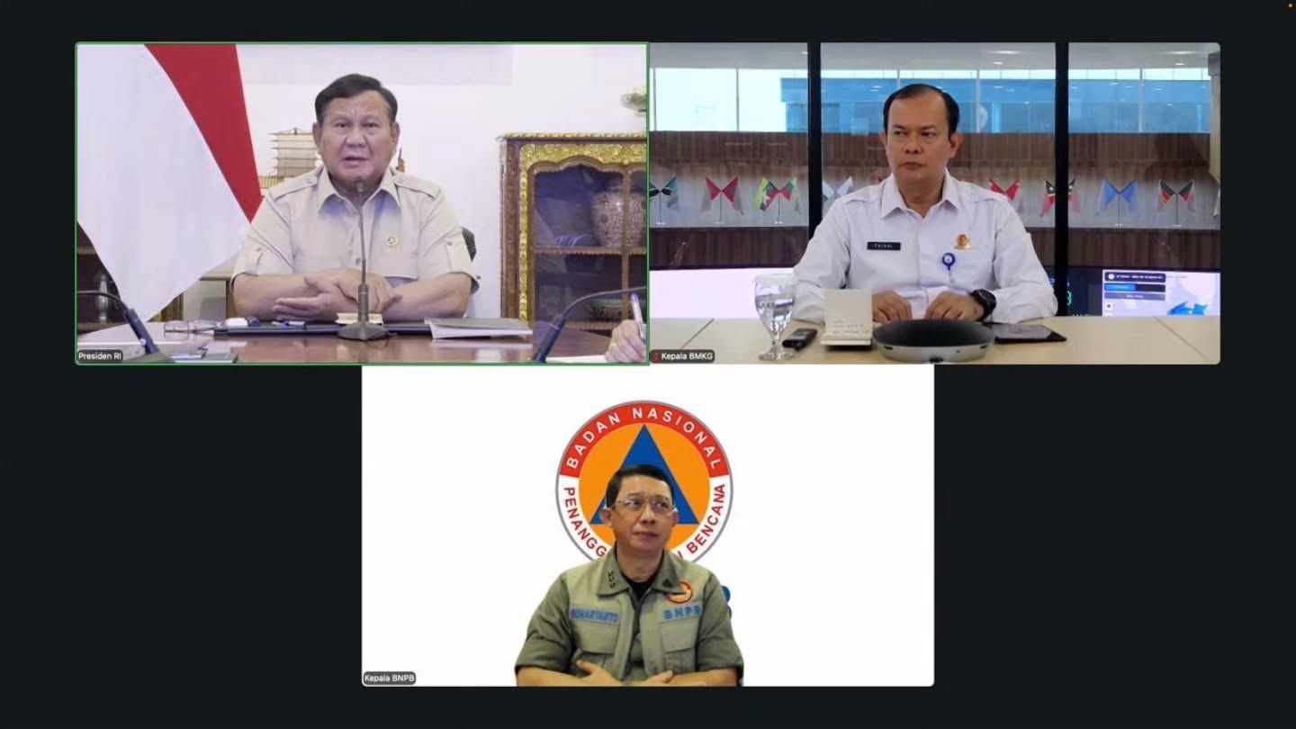 Presiden Prabowo Subianto memimpin Rapat Terbatas membahas penanggulangan kebakaran hutan dan lahan (Karhutla) secara hybrid dari Istana Merdeka, Rabu, 23 September 2026. (Instagram/sekretariat.kabinet)