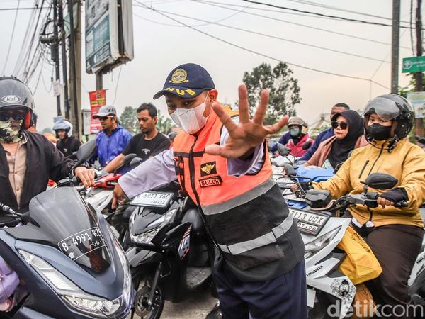 Semrawutnya Jalan Pulo Timaha