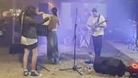 Viral Vokalis Wanita Dilecehkan Pria Pakai Celana Dalam Saat Konser Amal