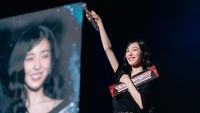Momen Tiffany Young Nyanyi Into The New World di Jakarta