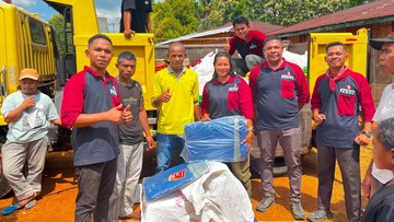 Artha Graha Peduli Salurkan Terpal-Buku ke Sekolah Darurat di Pulau Longos