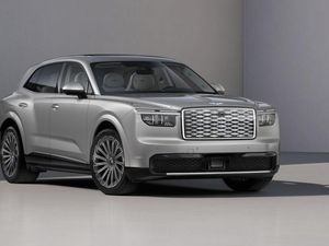 Tampang Mobil Listrik Pertama Bentley yang Punya Tenaga Buas