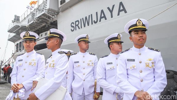 Dari Giuseppe Garibaldi Jadi KRI Sriwijaya-100, Bendera Merah Putih Berkibar