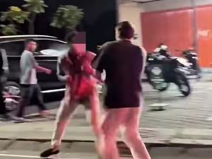 Aduh, duh..., Dua Kelompok Turis Asing Adu Jotos di Pantai Berawa