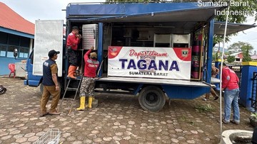 Kemensos Salurkan Bantuan Logistik bagi Korban Banjir Bandang Solok
