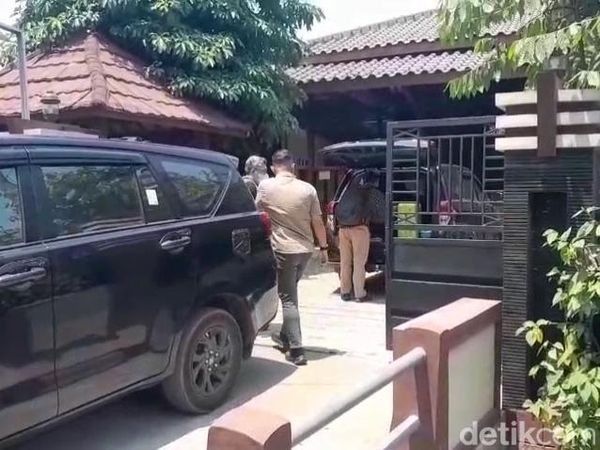 KPK Geledah Rumah Dirjen ATR/BPN Lampri di Nganjuk