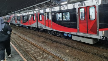 KRL INKA Bogor-Kota Alami Kendala Pintu Pagi Tadi