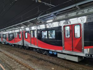 KRL INKA Bogor-Kota Alami Kendala Pintu Pagi Tadi