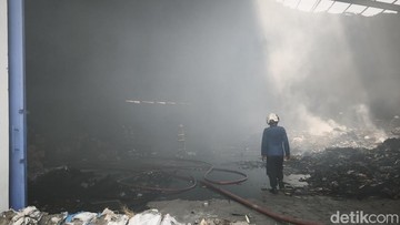 2 Gudang di Genuk Semarang Kebakaran