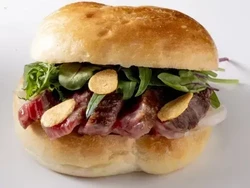Kulineran Mewah di Bandara Jepang, Ada Sandwich Daging Kobe Rp2,2 Juta
