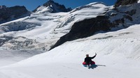 Serunya Wisata Salju di Ketinggian 3.454 Mdpl