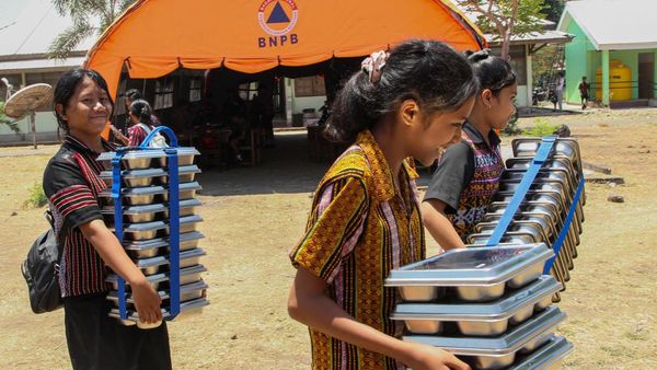 Siswa Sekolah Darurat Maumere Tetap Dapat MBG Pascagempa