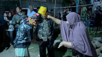 Korban Selamat KM Virgo Asal Mojokerto Jalani Ritual Siraman Air Kembang