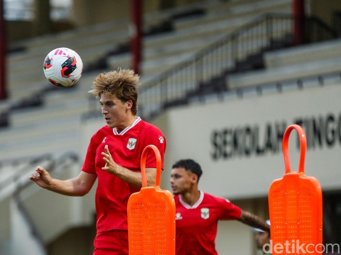 Timnas Indonesia menggelar latihan di Stadion PTIK, Jakarta, Kamis (24/9/2026), sebagai persiapan menghadapi laga perdana melawan Singapura dalam ajang FIFA ASEAN Cup 2026.