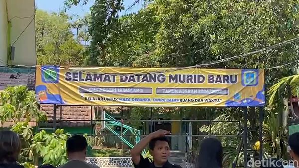Ratusan Siswa SMPN 18 Kota Malang Demo Kepsek Imbas Penamparan