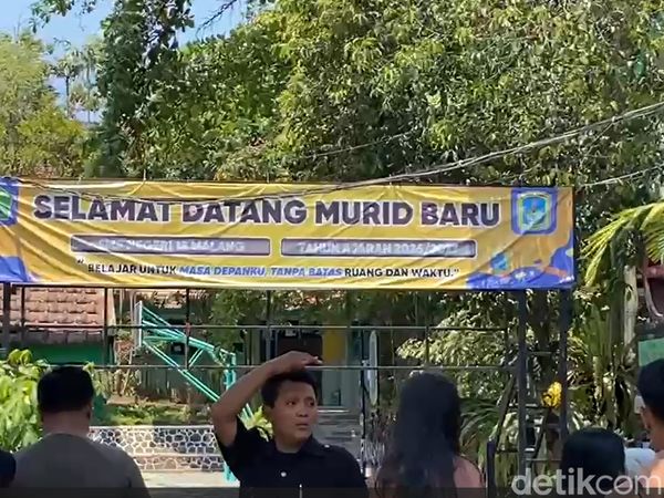 Ratusan Siswa SMPN 18 Kota Malang Demo Kepsek Imbas Penamparan