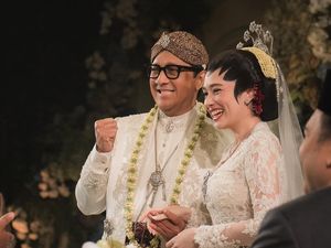 Andre Taulany Gombal Abis ke Amanda Rigby: Cakep Banget Istri Saya