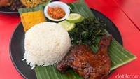 Sedap! Makan Ayam Bakar Celup dan Nasi Pedas Mang Asep di Bekasi