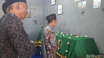 Jenazah Denny Korban KM Virgo Tiba di Boyolali Disambut Tangis Keluarga