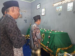 Jenazah Denny Korban KM Virgo Tiba di Boyolali Disambut Tangis Keluarga
