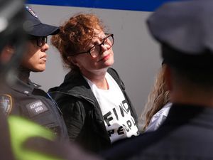 Video: Detik-detik Aktris Susan Sarandon Ditangkap saat Demo Anti-Netanyahu