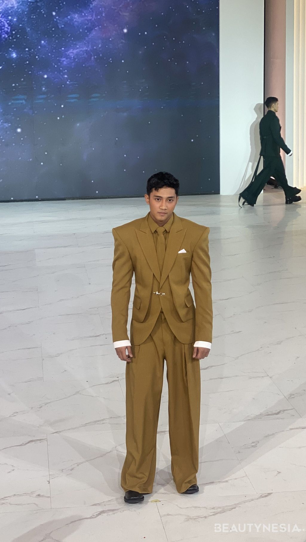 Dikha Sigit Eksplorasi Karakter Avant-garde Power Suit