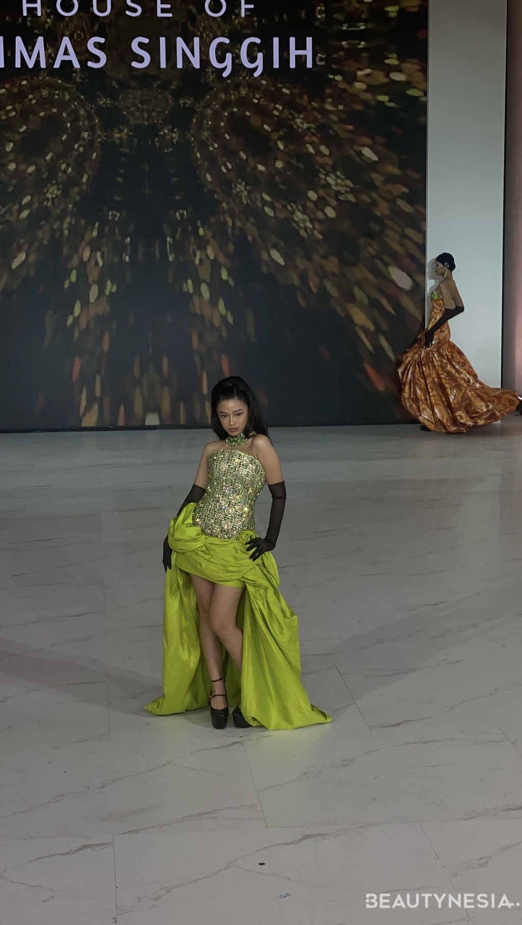 Dimas Singgih dan Koleksi Neo Classic yang Glamor