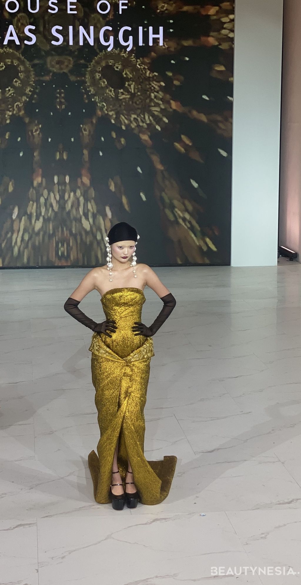 Dimas Singgih dan Koleksi Neo Classic yang Glamor