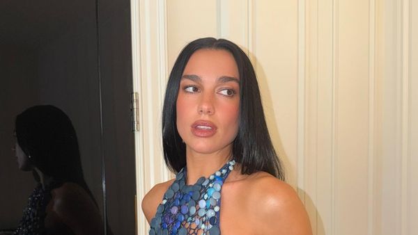 Cuan Berlimpah! Dua Lipa Disebut Kantongi Rp 1,3 M Sehari