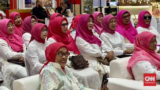Hari ke-2 Islamic Travel Connect di Surabaya Memasuki hari kedua pelaksanaannya, pameran agen perjalanan religi yang digelar CNN Indonesia-CIMB Niaga Syariah, Islamic Travel Connect di Atrium Utama Royal Plaza Surabaya semakin meriah dengan ragam agenda menarik.