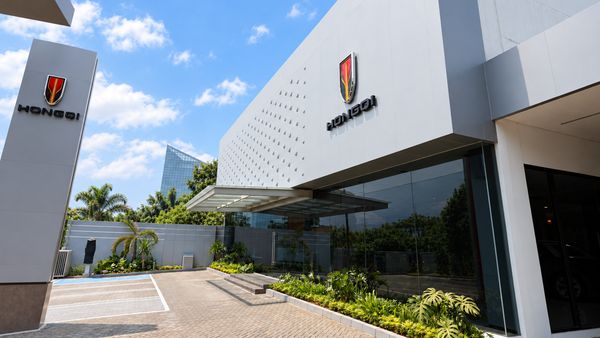 Wujud Rumah Pertama Mobil Mewah Hongqi di Mampang
