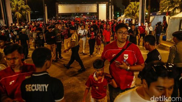Jelang Indonesia vs Singapura, Suporter Mulai Padati SUGBK