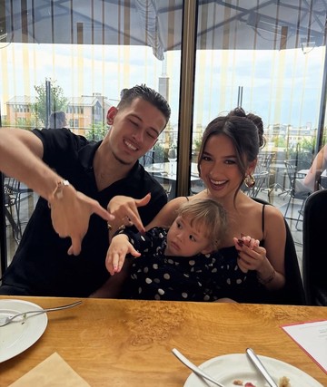 Momen Hangat Justin Hubner Kulineran Bareng Jennifer dan Kamari