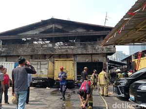 Kebakaran Gudang di Jaksel Padam Usai 6 Jam, Damkar Ungkap Kendala