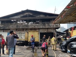 Kebakaran Gudang di Jaksel Padam Usai 6 Jam, Damkar Ungkap Kendala