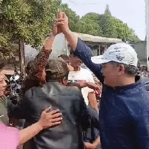 Video: Euforia Warga Sambut Tukang Pilah Sampah Jadi Kades di Bekasi