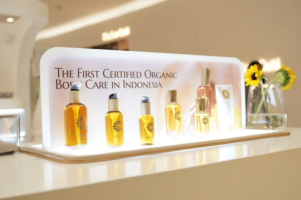 Kolaborasi Brand Perawatan Tubuh Magic of Nature dan Caren Delano dalam Peragaan Intentional Allure