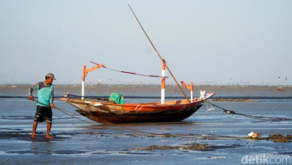 Melihat Nelayan Kenjeran Saat Air Laut Surut