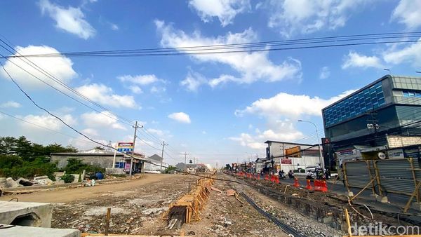 Menengok Proyek Pelebaran Jalan Wiyung-Menganti