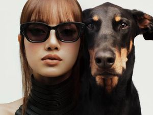 Lisa BLACKPINK Desain Kacamata Pintar Meta Terinspirasi Hewan Peliharaannya