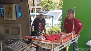 Cerita Sopir Ambulans Hilir Mudik Antar Pasien Keracunan MBG di Batang