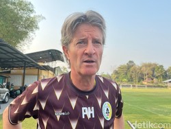 Reaksi Pieter Huistra Kena Ulti Suporter Usai PSS Keok di 3 Laga