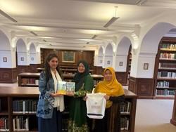 2 Buku Mendikdasmen Muti Masuk Koleksi Perpustakaan Oxford, Ini Isinya