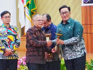 Borong 3 Penghargaan, Disdukcapil Karawang Raih Adminduk Prima 2026